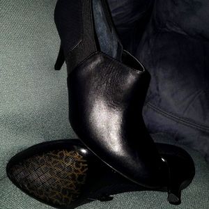 Brand New Size 9 Womens Calvin Klein black low cut heelboot shoe